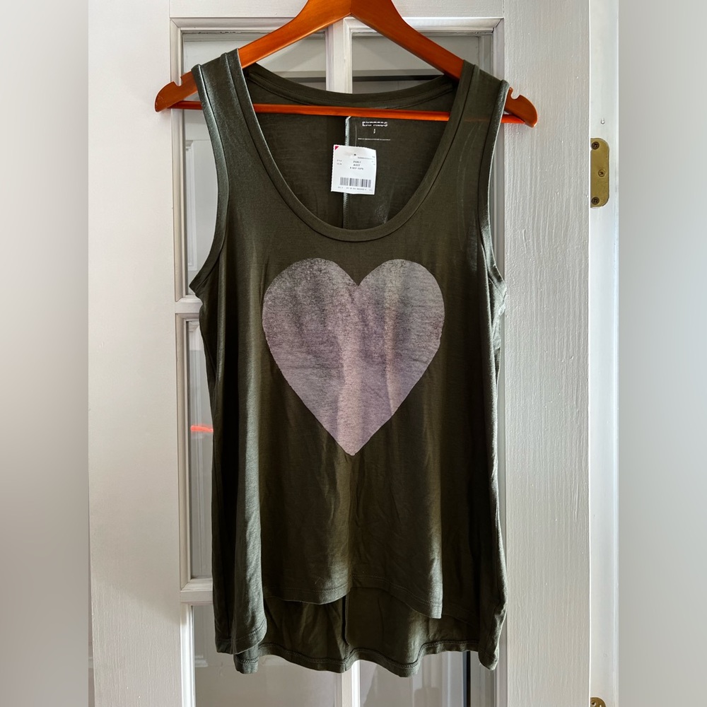 Express Green Heart Tank NWT, Small P2P 16.5”